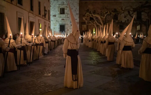 مراسم آیینی مسیحیان کاتولیک اسپانیا در "هفته مقدس"