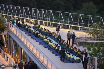 برپایی سفره 270 متری «افطاری ساده» بر روی «پل طبیعت» به همراه کنسرت سالار عقیلی