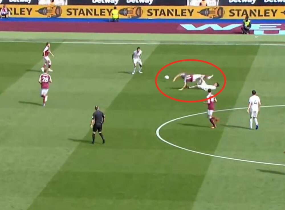 مصدومیت وحشتناک یک بازیکن در لیگ برتر انگلیس/عکس