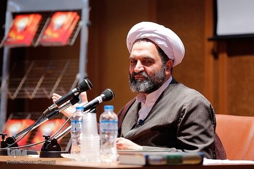 قدم قدم با  شرح دعای سحر/ ظلمات چگونه با فراگیری نور خدا در هستی سازگار است؟ قدم قدم با  شرح دعای سحر/ ظلمات چگونه با فراگیری نور خدا در هستی سازگار است؟