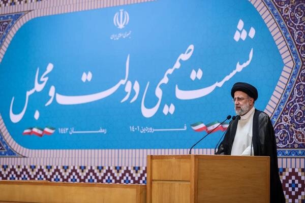 رئیسی : آماده ایم از آبروی خود هزینه کنیم