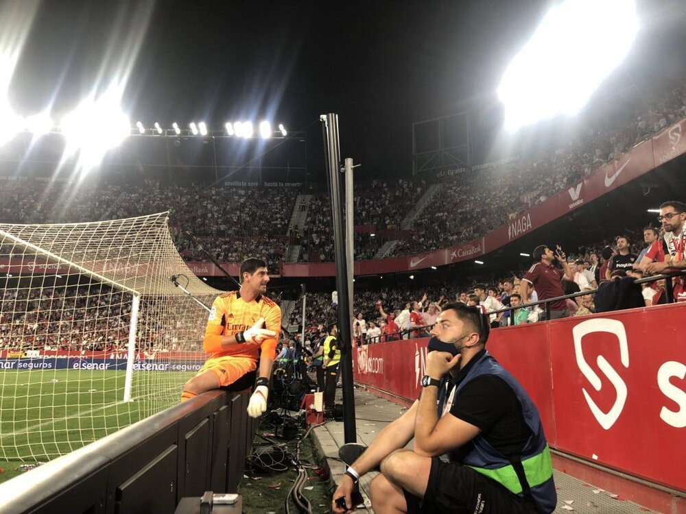 بحث جالب گلر رئال با هواداران رقیب/عکس