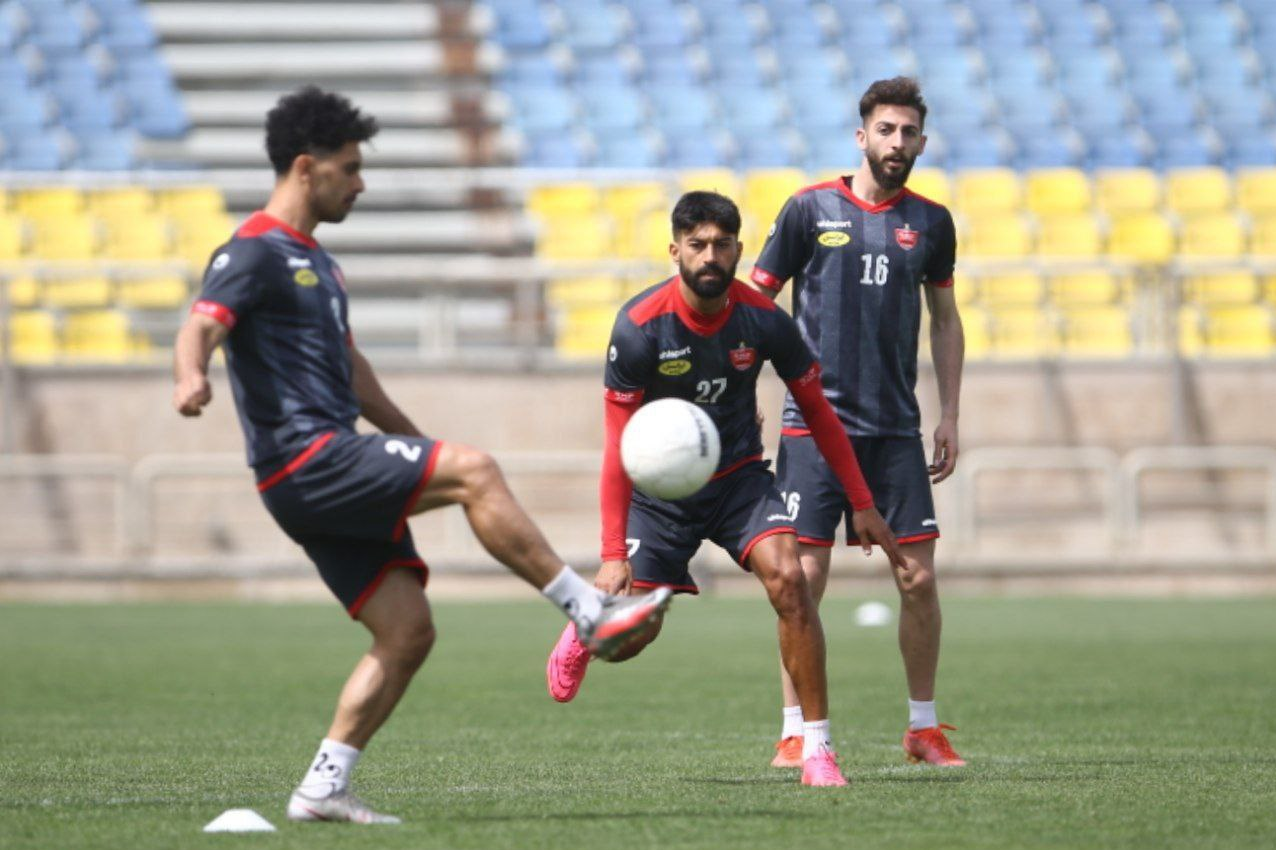 کری خوانی و چهره متفاوت رضاییان در جمع پرسپولیسیها/عکس