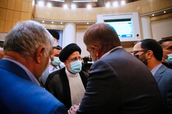 در نشست تنش زدایی دولت و مجلس چه گذشت؟ / تغییر برخی وزرا قطعی است / دو شرط ماندن در کابینه