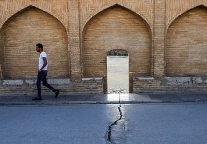 نصفجهان بر لبه پرتگاه «فرونشست»/انکار مسئولان راه بر چارهجویی بسته است!