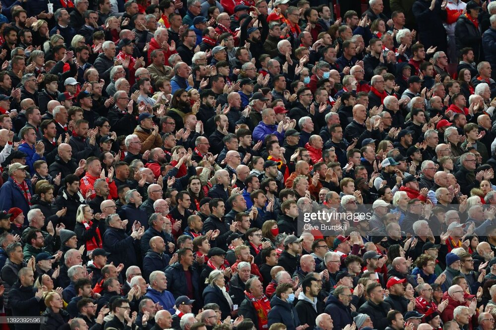 همدردی لیورپولیها با رونالدو/عکس