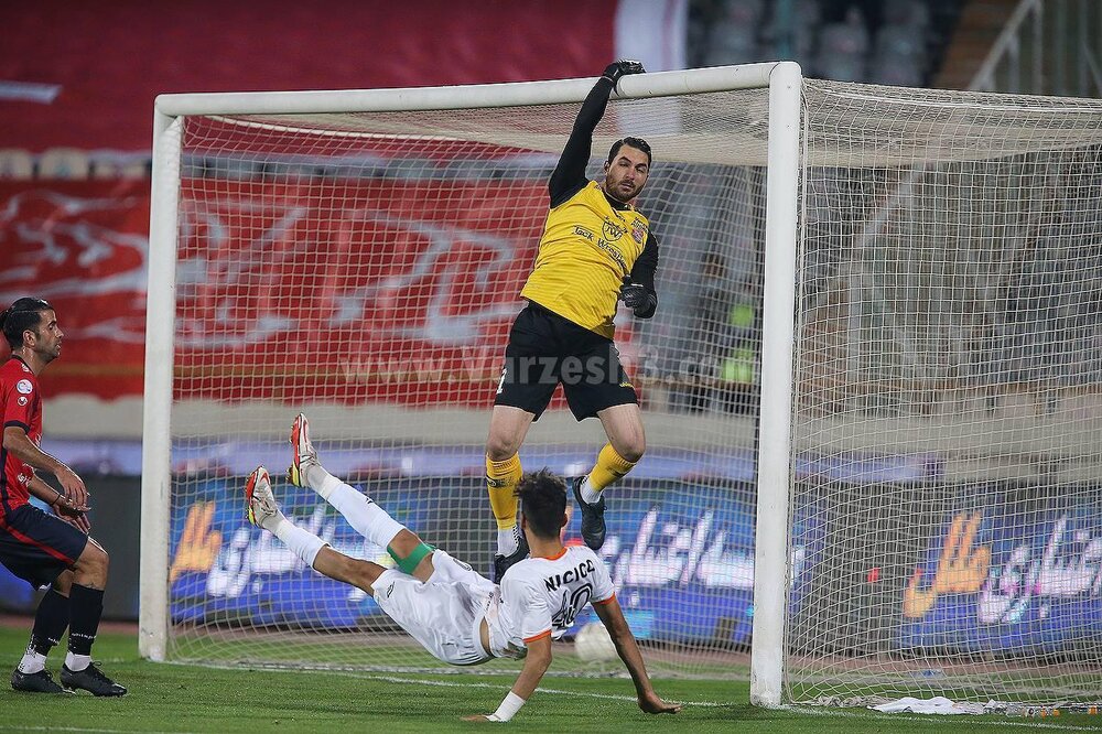 حرک عجیب حقیقی در ورزشگاه آزادی/عکس