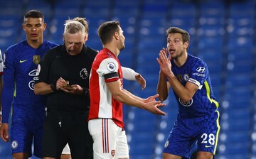 حیلهگری مهاجم آرسنال به سبک راموس و فریب داور/عکس حیلهگری مهاجم آرسنال به سبک راموس و فریب داور/عکس