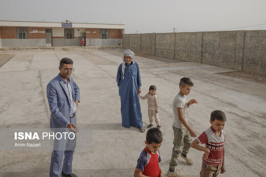 قایقی به سوی مدرسه