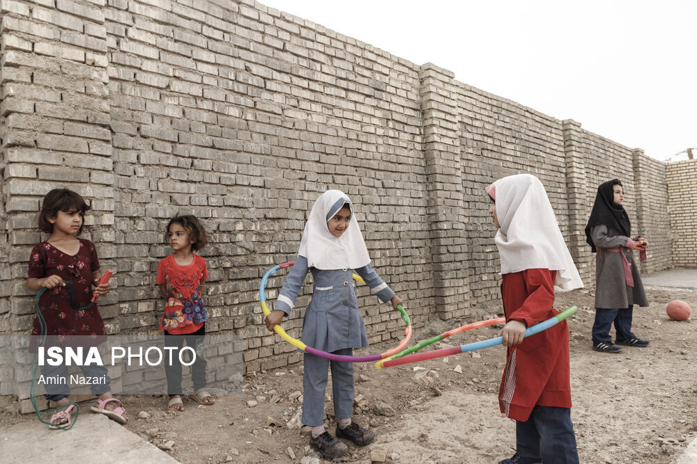 قایقی به سوی مدرسه