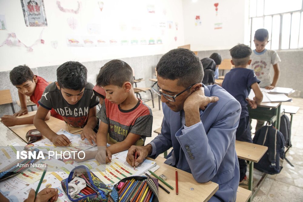 قایقی به سوی مدرسه