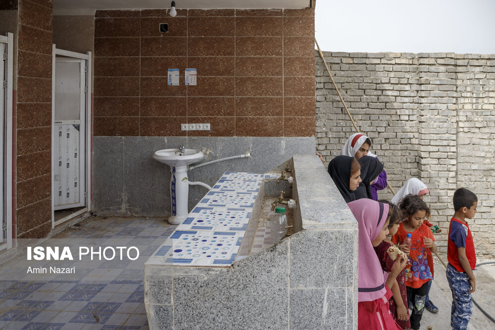 قایقی به سوی مدرسه