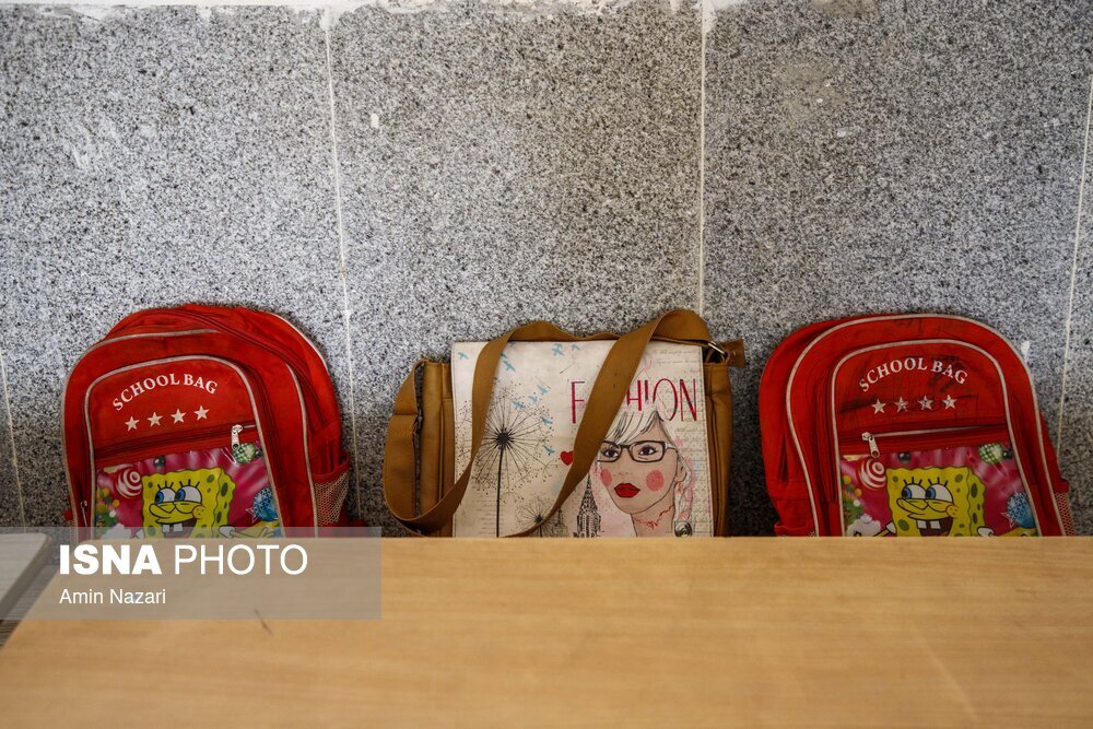 قایقی به سوی مدرسه