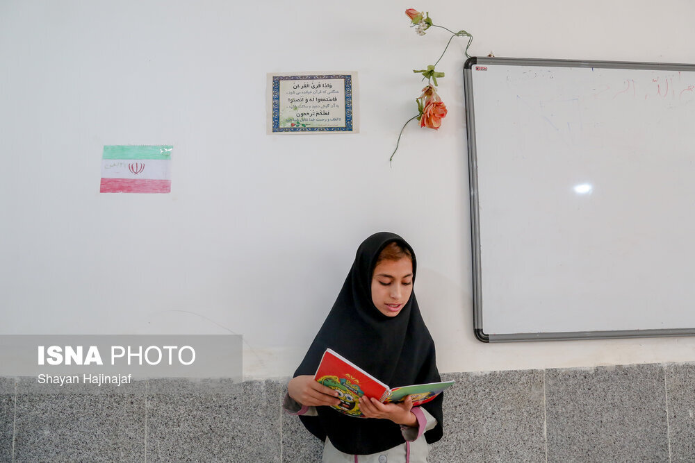 قایقی به سوی مدرسه