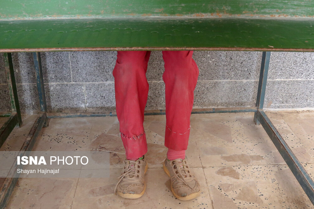 قایقی به سوی مدرسه