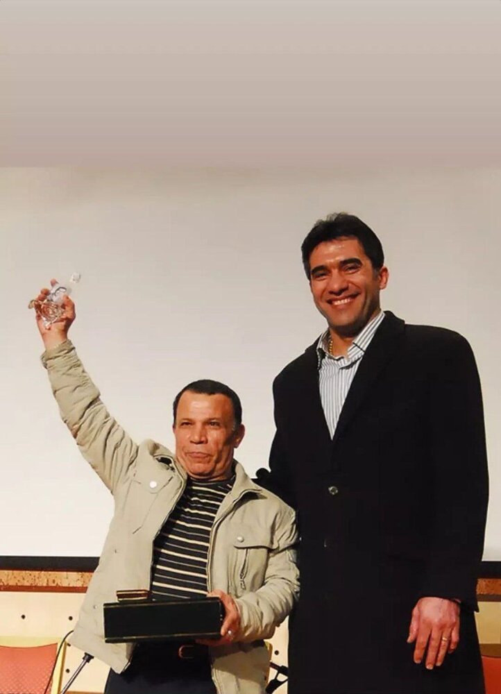 عقاب آسیا در کنار اسطوره مگسوزن ایران/عکس