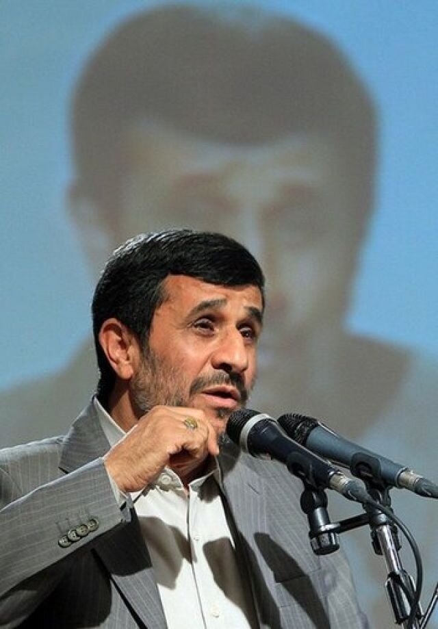 هشدار احمدی نژاد درباره نفوذ «شبکه دشمن» در کشور /   آمریکا ، جمهوری اسلامی را فریب داد
