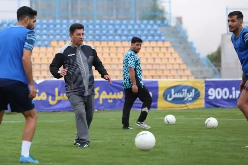 ژنرال پا به توپ شد/عکس