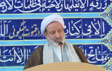 هشدار خطیب جمعه اردستان : در عقد و عروسی‌ها مشروبات الکلی مصرف می کنند / جامعه را خواب گرفته است!