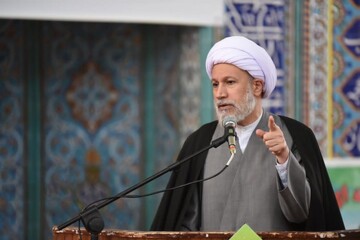 خطیب جمعه شیراز: مشکلات اقتصادی، از روز نخست و زمان حضرت آدم شروع شده /  حواسمان باشد، فریبمان ندهند