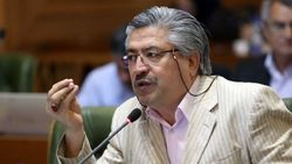 فعال سیاسی اصلاحطلب : کارآمدی کابینه سیزدهم از دولت نهم و دهم هم پایینتر است/ تذکر و استیضاح بیفایده است، دولت به خانه تکانی جدی نیاز دارد