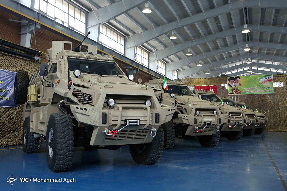 وزیر دفاع خبر داد : تحویل خودروهای جنگی تولید داخل تحویل به نیروهای مسلح