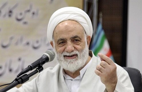 قرائتی ، خطاب به طلاب غیرایرانی : ممکن است، عده ای به شما جسارت کنند، ولی ...