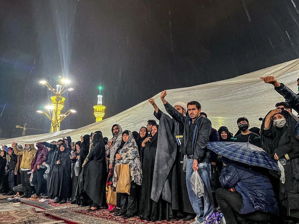 ‌نجوا با خدا زیر باران