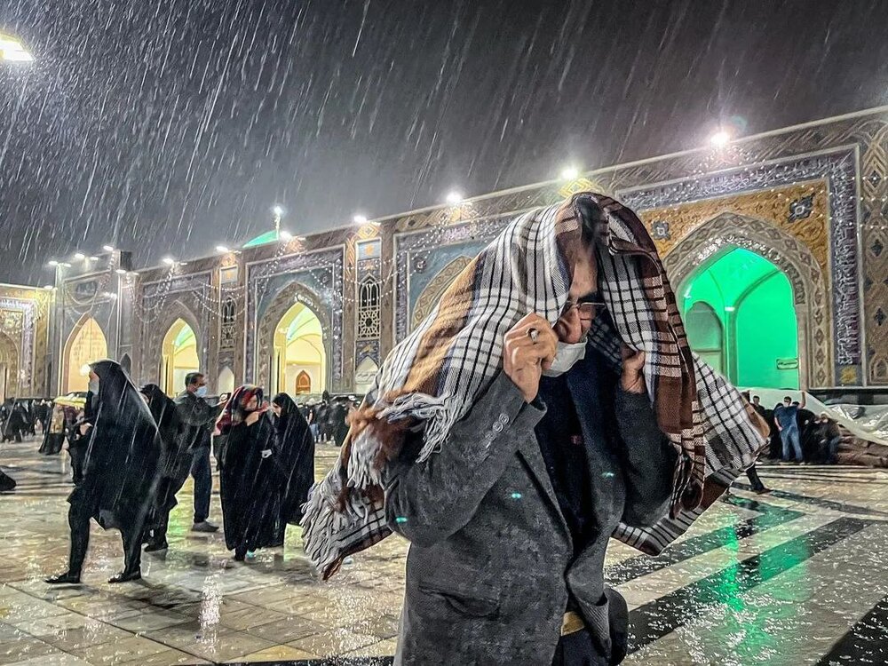 ‌نجوا با خدا زیر باران