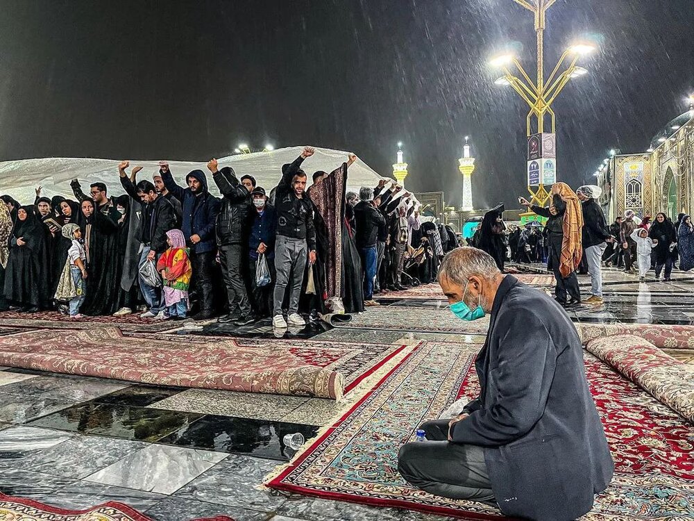 ‌نجوا با خدا زیر باران