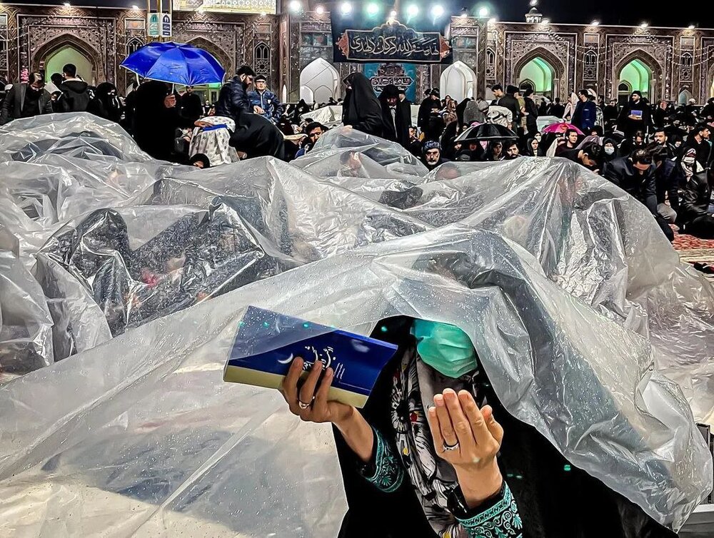 ‌نجوا با خدا زیر باران