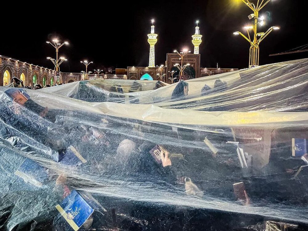 ‌نجوا با خدا زیر باران