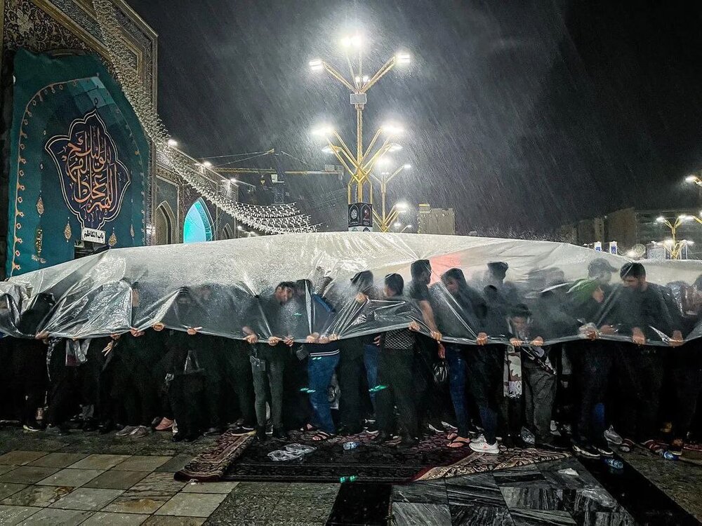 ‌نجوا با خدا زیر باران