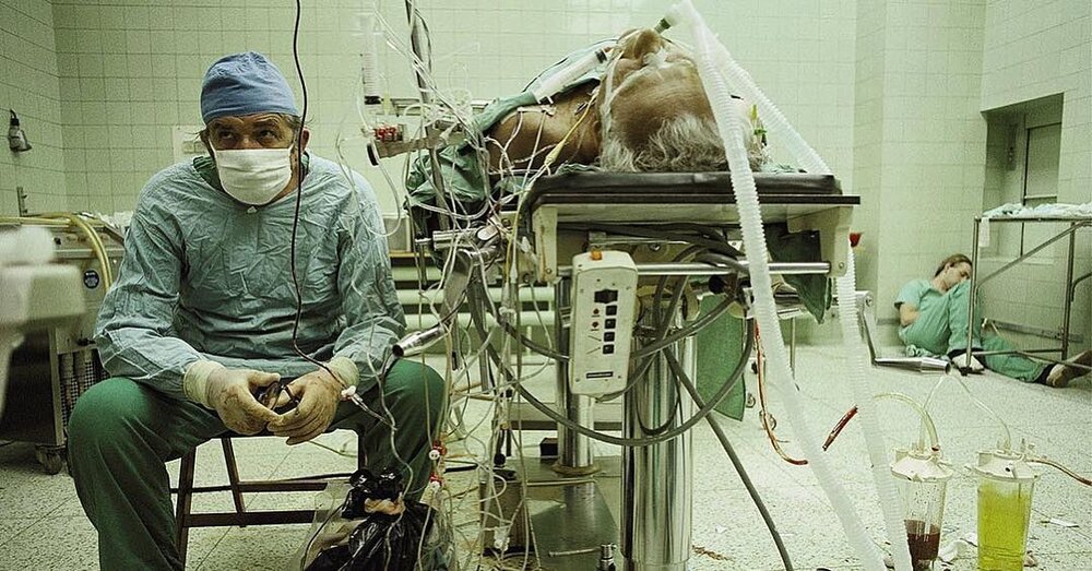 5687807 - تصویری جالب از عمل پیوند قلب بعد از ۲۳ ساعت جراحی/ عکس