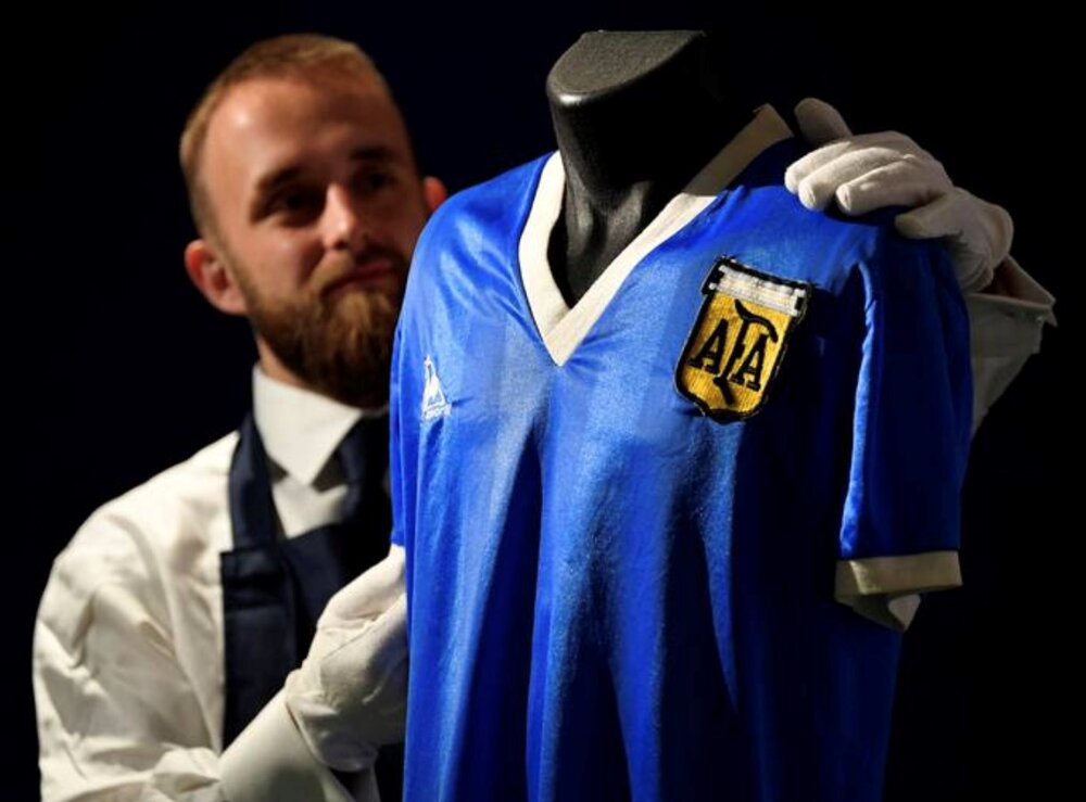 مارادونا در آستانه شکستن گرانترین حراج ورزشی جهان/عکس