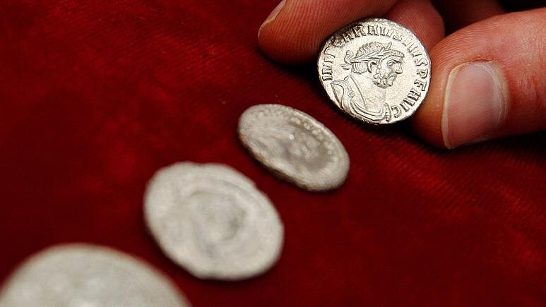 چوپان دروغگو با سکه‌های تقلبی دستگیر شد