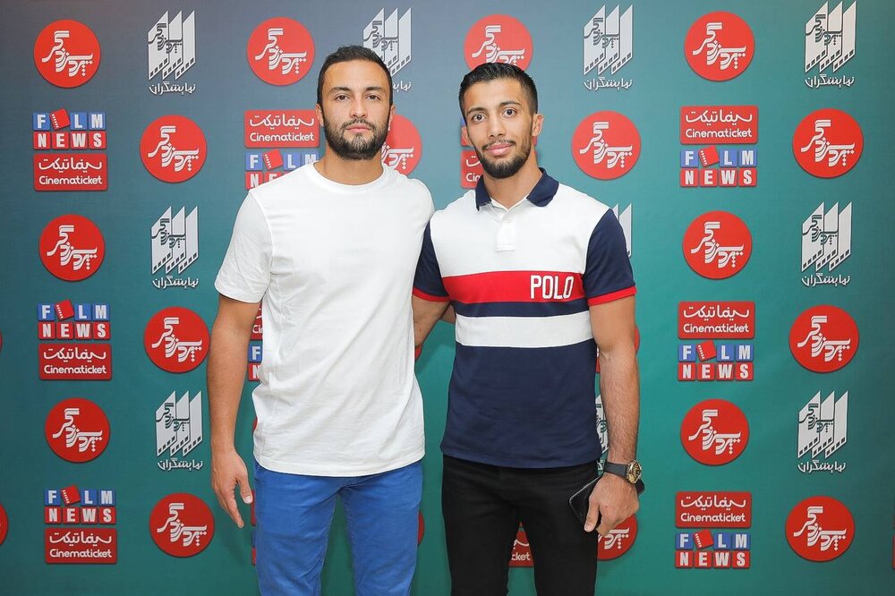 امیر جدیدی با کشتیگیران تیم ملی در اکرانِ ویژه فیلم «روز صفر»/ عکس