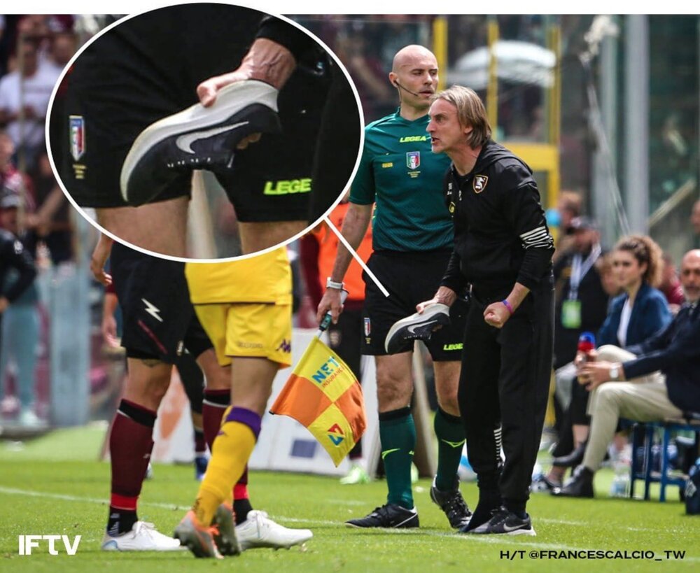 عکس | تهدید بازیکن با لنگه کفش!