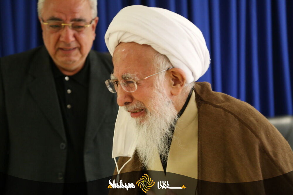 عاشقانه ای به یاد ماندنی در قم | اشک ها و بی تابی های آیتالله جوادی آملی در وداع ابدی با همسرشان + عکس ها