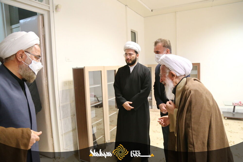 عاشقانه ای به یاد ماندنی در قم | اشک ها و بی تابی های آیتالله جوادی آملی در وداع ابدی با همسرشان + عکس ها