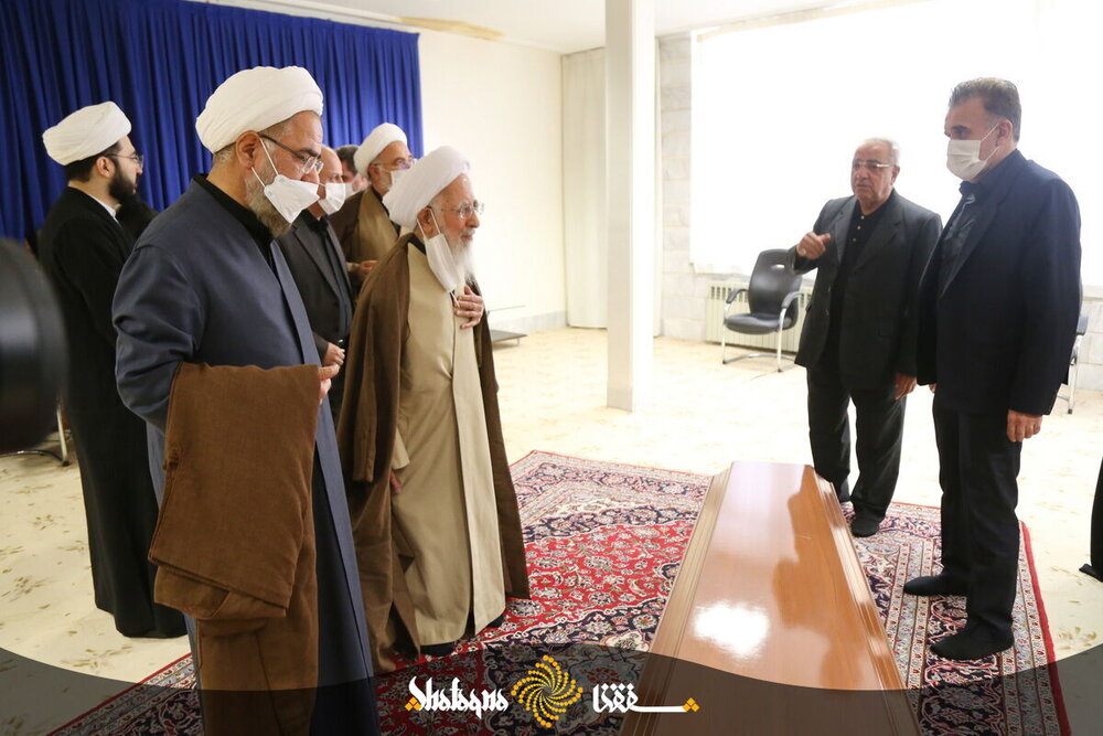 عاشقانه ای به یاد ماندنی در قم | اشک ها و بی تابی های آیتالله جوادی آملی در وداع ابدی با همسرشان + عکس ها