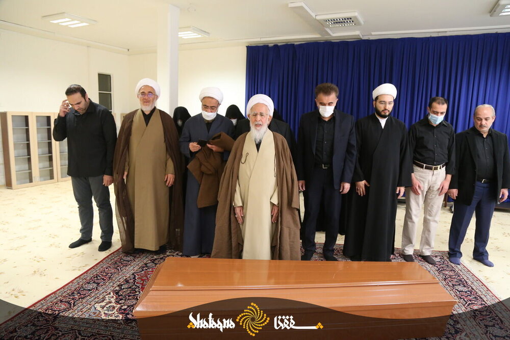 عاشقانه ای به یاد ماندنی در قم | اشک ها و بی تابی های آیتالله جوادی آملی در وداع ابدی با همسرشان + عکس ها