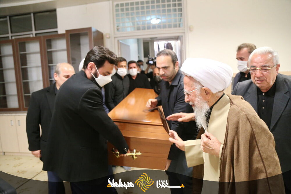 عاشقانه ای به یاد ماندنی در قم | اشک ها و بی تابی های آیتالله جوادی آملی در وداع ابدی با همسرشان + عکس ها