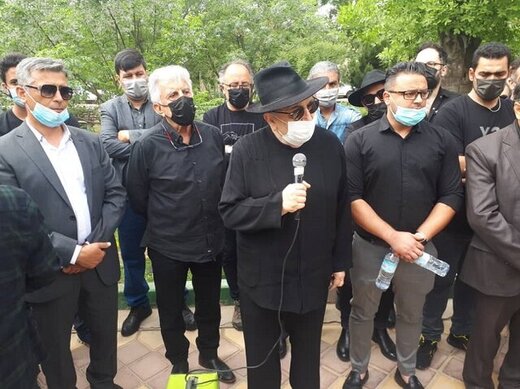 بهمن فرمانآرا، رضا کیانیان، کمال تبریزی و... در خاکسپاری داود امیری / عکس