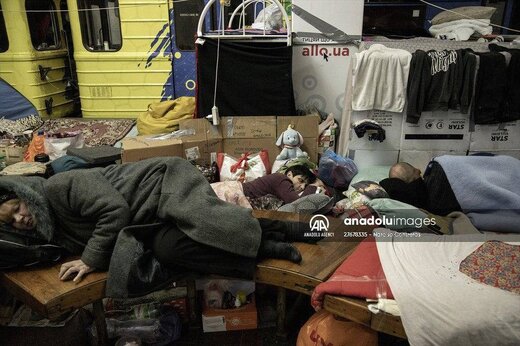 زندگی تلخ شهروندان اوکراینی در ایستگاه های زیرزمینی مترو