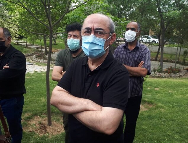 بهمن فرمانآرا، رضا کیانیان، کمال تبریزی و... در خاکسپاری داود امیری / عکس 3