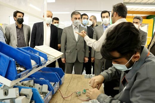 تمام مجوزهای دولتی باید  با همکاری شرکت های دانش بنیان در اتاق شیشه‌ای قرار گیرند