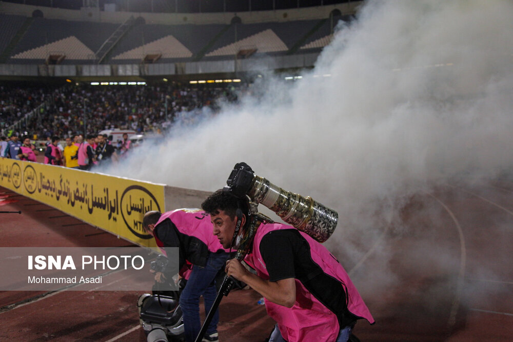 انفجار در فینال جام حذفی ایران!/عکس