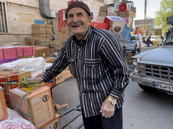 یالله یالله؛ نوای آشنای بازار تبریز/ هزینه های زندگی بر دوش باربران سنگینی می کند