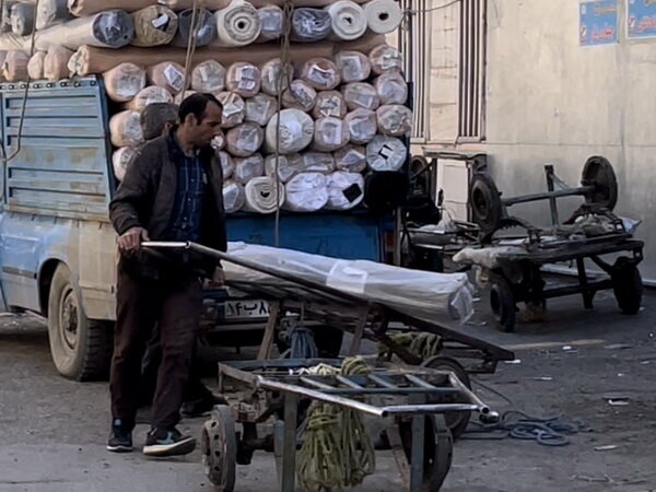 یالله یالله؛ نوای آشنای بازار تبریز/ هزینه های زندگی بر دوش باربران سنگینی می کند